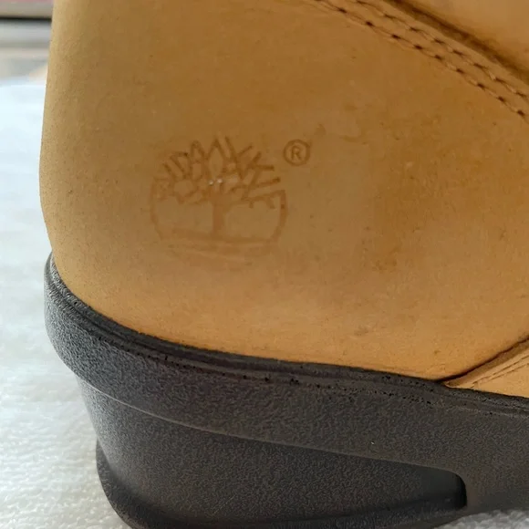 Timberland Tan Lace Up Boots with Rugged Design - Picture 7 of 8